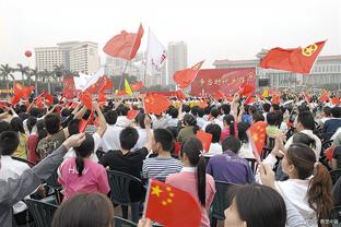 「直播吧在现场」来自辽宁的球迷：总花费接近8千，蹲一天蹲到C罗